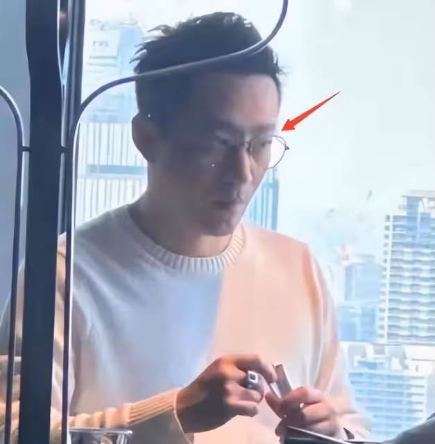 汪小菲帶兒女吃飯被偶遇,小玥兒的身形很像媽媽大S小時候