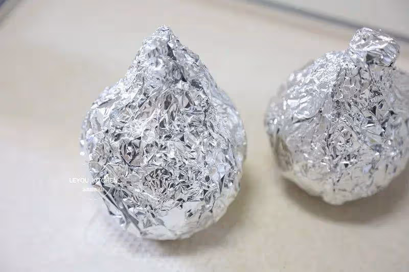 好滋潤!不用開明火做的梨,很適合這個季節吃,做法也超省事~