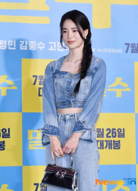 劉在石稱她是「韓國最炙手可熱的女演員」,她和宋慧喬初見就搭話