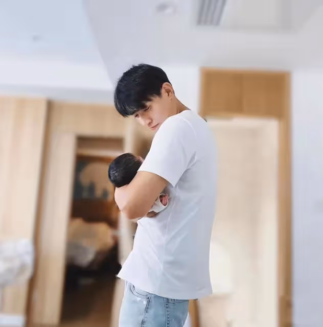 張天愛前男友李子峰官宣離婚,此前被爆疑似孕期出軌,兒子才1歲