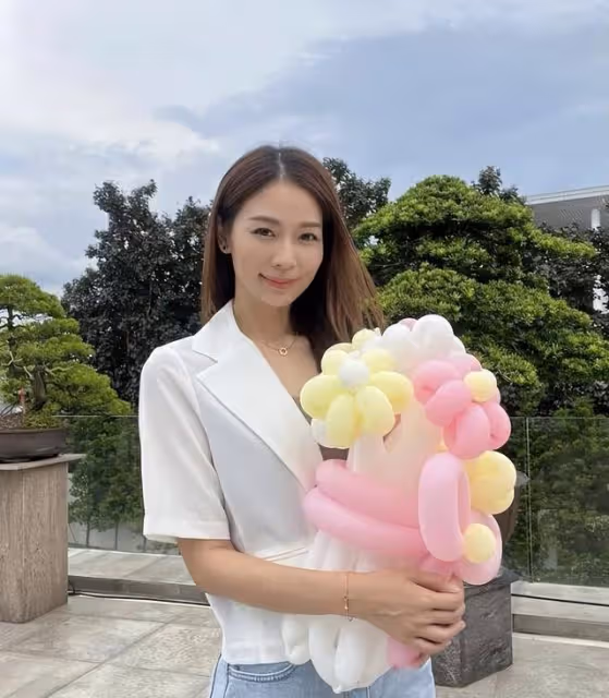 TVB離巢女星為母親慶生!60歲壽星被贊凍齡,母女同框像姐妹