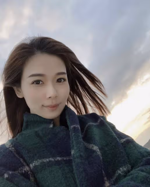TVB離巢女星為母親慶生!60歲壽星被贊凍齡,母女同框像姐妹
