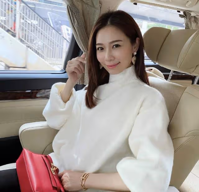 TVB離巢女星為母親慶生!60歲壽星被贊凍齡,母女同框像姐妹