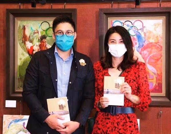 霍啟剛曬八周年結婚照,直言:郭晶晶不愛錢,只好把整顆心給她