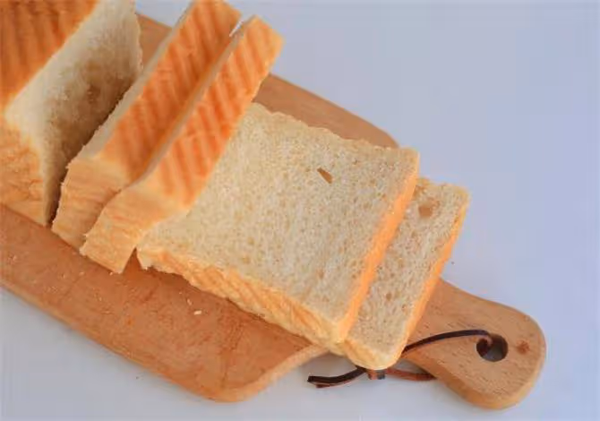 一片吐司等於多少米飯？兩者毫不相干，卻引發了一場食物爭議