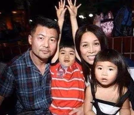 那英懶理風波疑日本度假!穿4660元衣打扮土氣,15歲女兒身材健碩