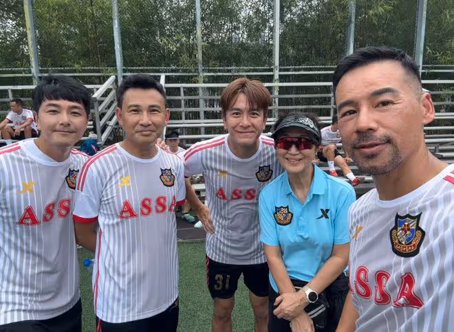 香港明星足球隊迎戰北京球隊!黃日華何家勁等寶刀未老,小勝對手