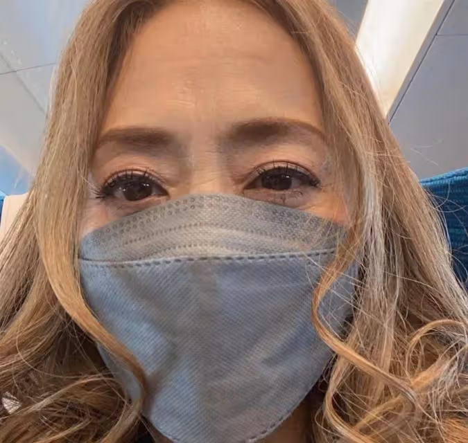 日本娛樂圈62歲真魔女！和小18歲丈夫結婚，​有錢有顏的人生真叫爽