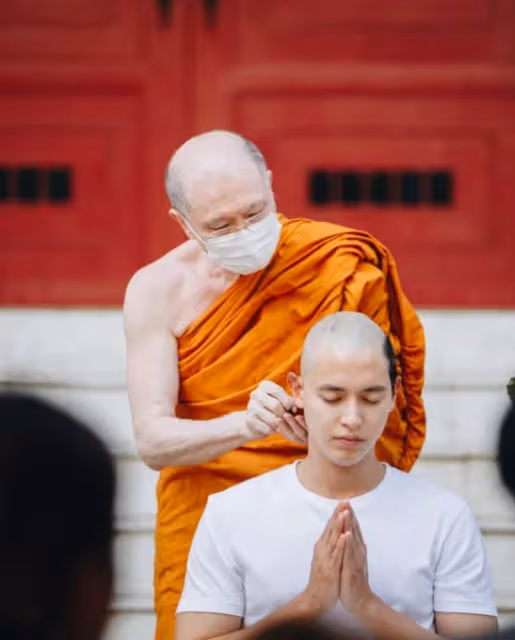 泰國男星James Jirayu結束短期出家修行