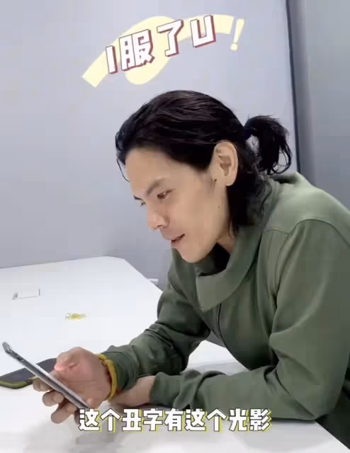 向佐讀負面評論自黑,否認不回家,自稱天天都回去,被網友喊話要反思