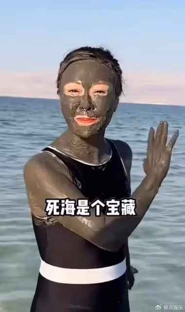 前央視名嘴王小騫惹爭議!穿2萬多元衣服出國旅遊,大讚當地水土好