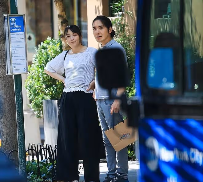 日本真子公主最新亮相!和駙馬爺在紐約坐公交真艱苦,摟著卻很甜