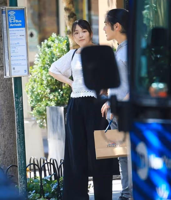日本真子公主最新亮相!和駙馬爺在紐約坐公交真艱苦,摟著卻很甜