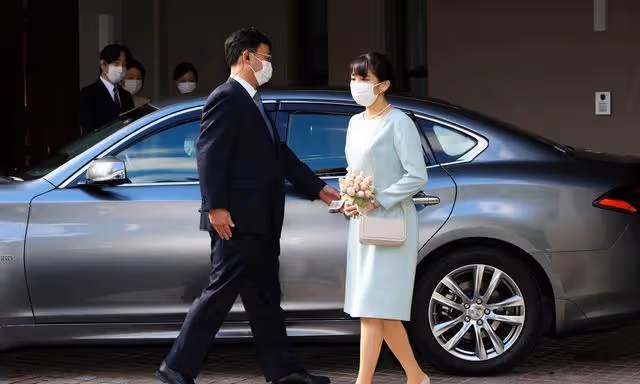 日本真子公主最新亮相!和駙馬爺在紐約坐公交真艱苦,摟著卻很甜