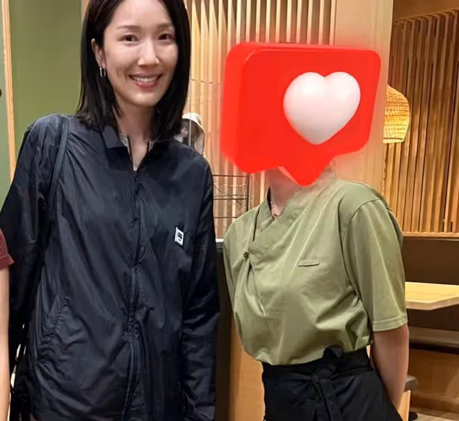 王祖藍陪妻子回娘家,加拿大餐廳被偶遇,李亞男9歲全家移民國外