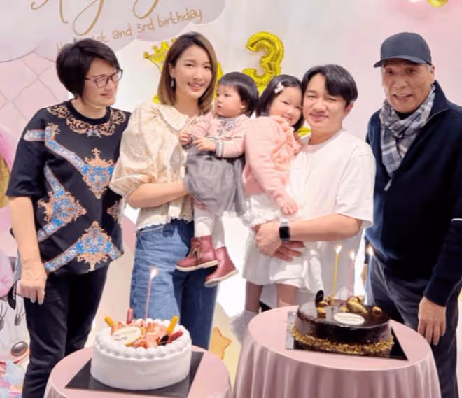 王祖藍陪妻子回娘家，加拿大餐廳被偶遇，李亞男9歲全家移民國外