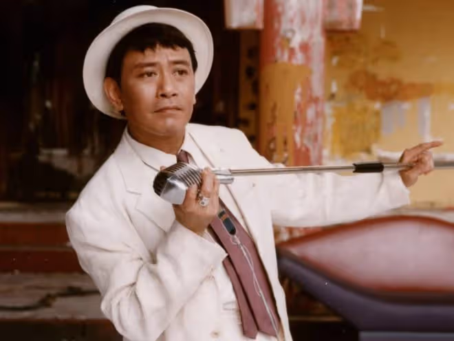 歌王羅文病逝21年,姐姐妹妹罕露面精神足,繼承其全部800萬遺產