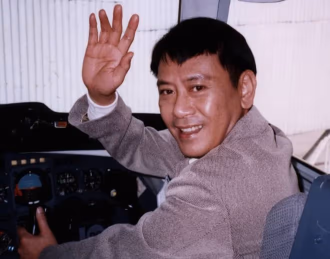 歌王羅文病逝21年,姐姐妹妹罕露面精神足,繼承其全部800萬遺產