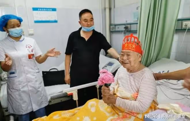 故事:岳母住院,小舅子讓我出錢又出力,我一句話他給我送來十萬