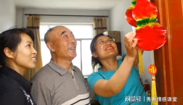 我退休金5000,只因沒拿3000贍養費給生母,被親戚批判為不孝女