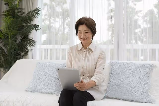 我今年56歲,退休回家躺平不工作,去了一趟表妹家,我後悔莫及
