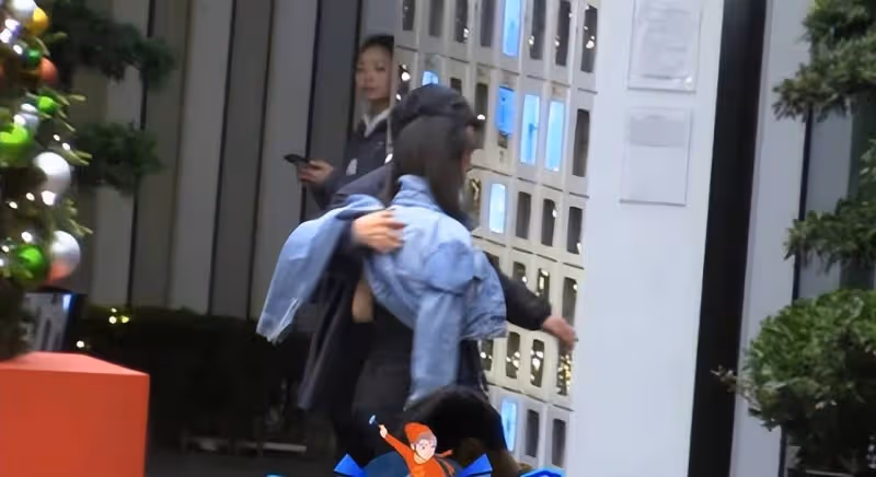 王岳倫親下廚為愛女做家常菜,否認戀上00後美女,北京大別墅曝光
