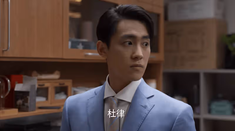「靠爹」的風吹到央視,倆關係戶,1個表現驚艷,1個尬出三室一廳