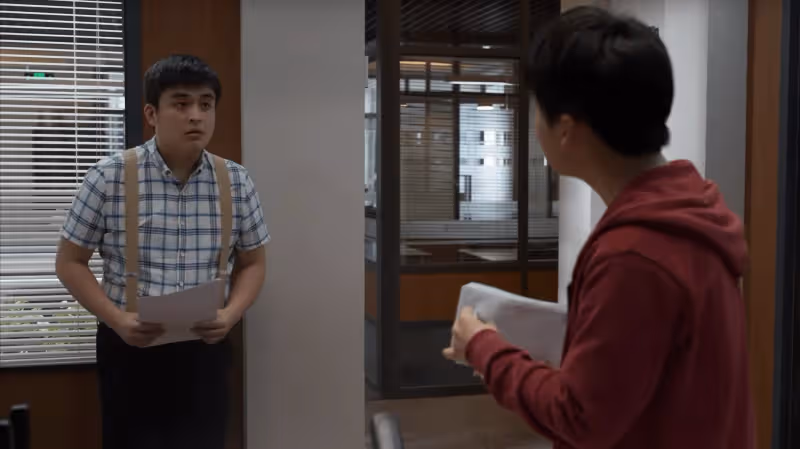 「靠爹」的風吹到央視，倆關係戶，1個表現驚艷，1個尬出三室一廳