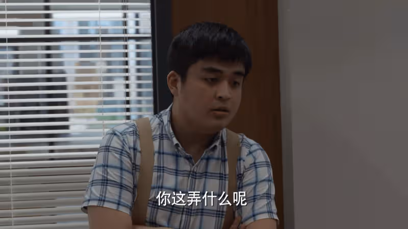 「靠爹」的風吹到央視，倆關係戶，1個表現驚艷，1個尬出三室一廳