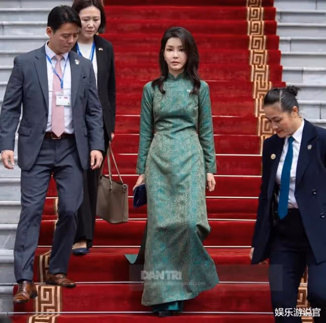 韓最美第一夫人戴31萬項鍊沒申報，1000億工程為她改道，坑夫能手