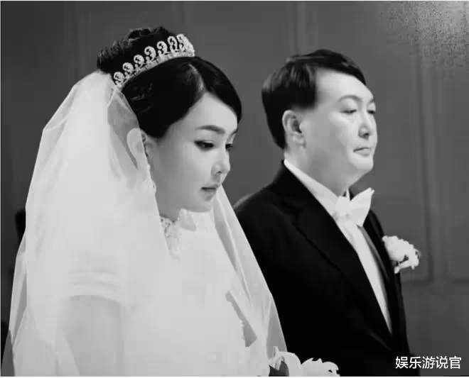 韓最美第一夫人戴31萬項鍊沒申報，1000億工程為她改道，坑夫能手