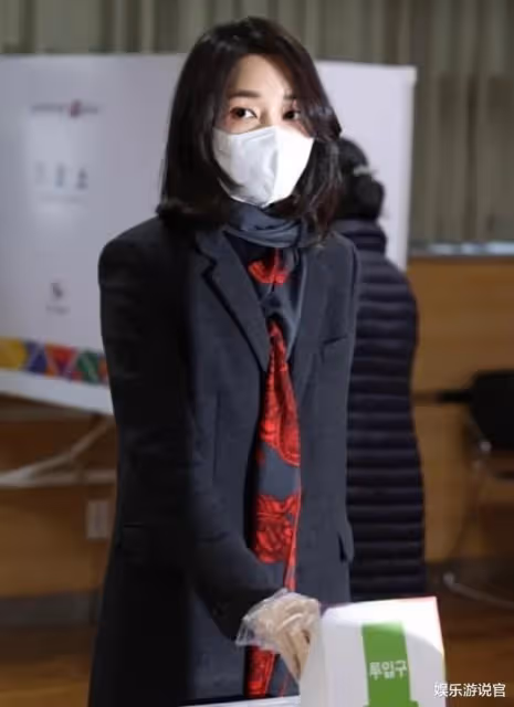 韓最美第一夫人戴31萬項鍊沒申報,1000億工程為她改道,坑夫能手
