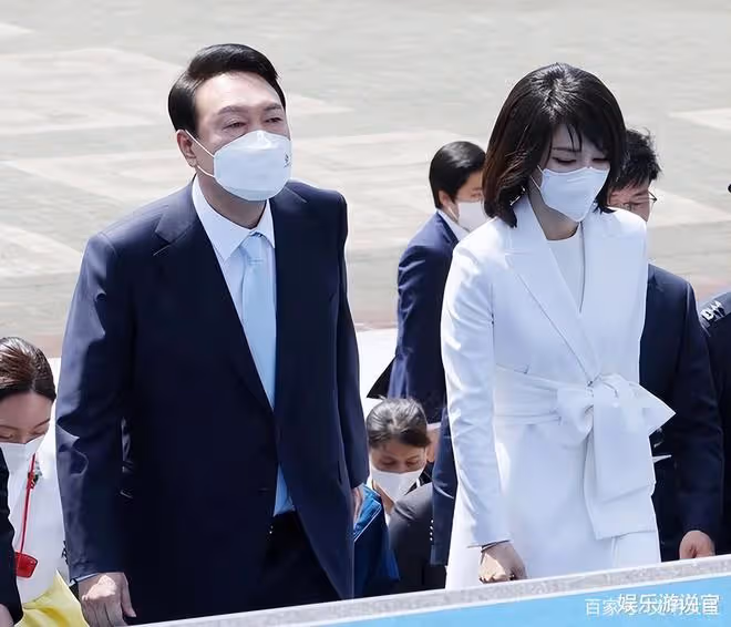 韓最美第一夫人戴31萬項鍊沒申報,1000億工程為她改道,坑夫能手
