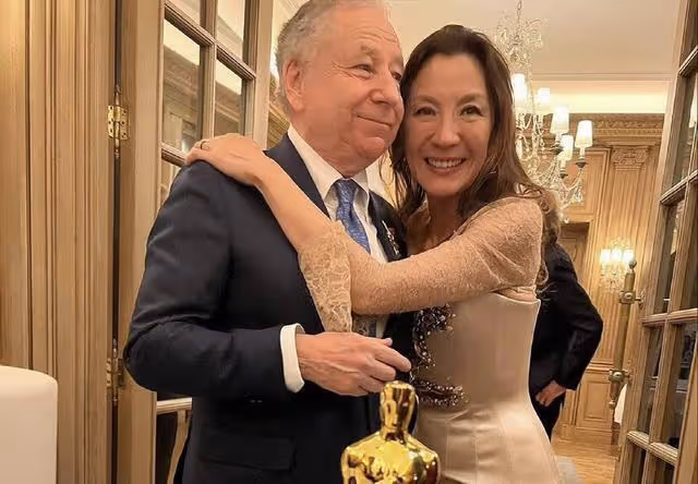 恭喜!國際巨星楊紫瓊突然註冊結婚,相戀一個多月男友便求婚成功