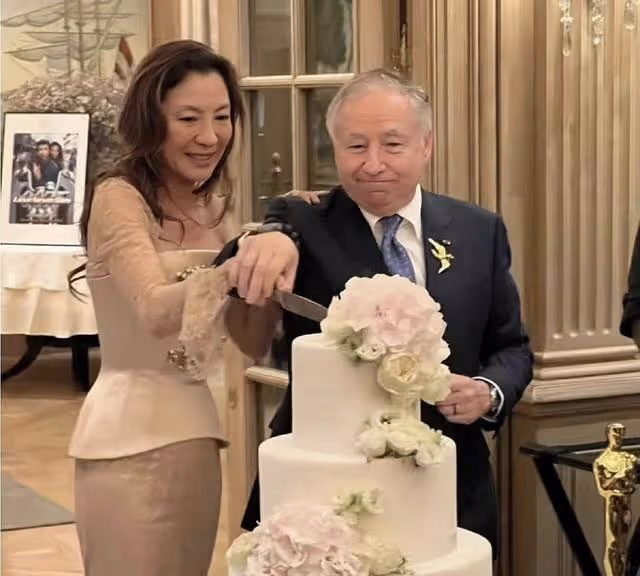 恭喜!國際巨星楊紫瓊突然註冊結婚,相戀一個多月男友便求婚成功