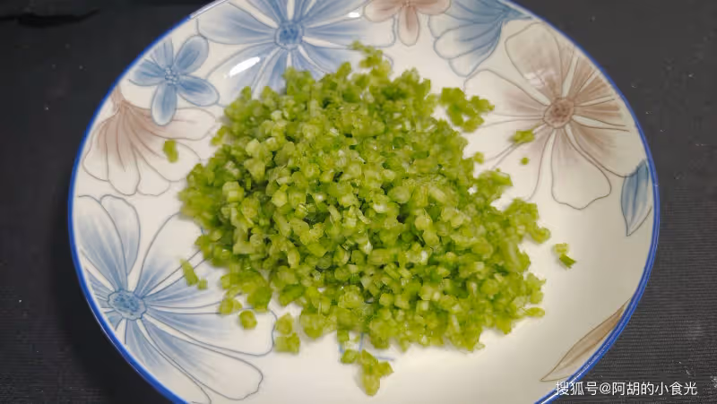 豆腐和它也是一對,嘗試過的人不多!飯前來一碗,嘗鮮開食慾,夏天才能吃到