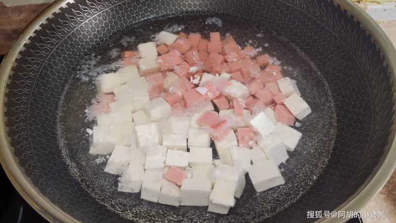 豆腐和它也是一對，嘗試過的人不多！飯前來一碗，嘗鮮開食慾，夏天才能吃到