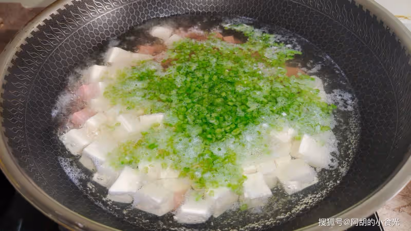 豆腐和它也是一對，嘗試過的人不多！飯前來一碗，嘗鮮開食慾，夏天才能吃到