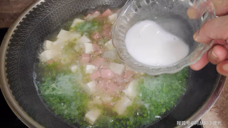 豆腐和它也是一對，嘗試過的人不多！飯前來一碗，嘗鮮開食慾，夏天才能吃到