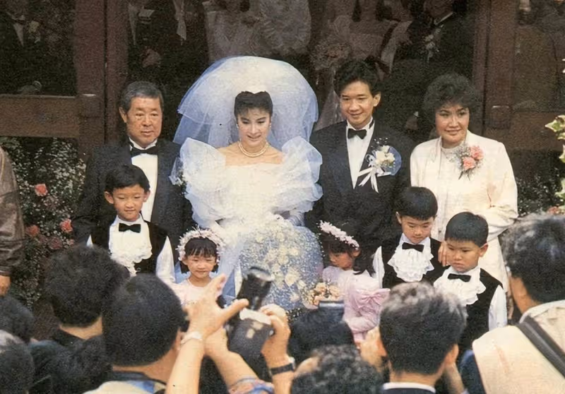 60歲楊紫瓊再婚嫁大16歲男友，瑞士舉辦浪漫婚禮，請柬及現場曝光