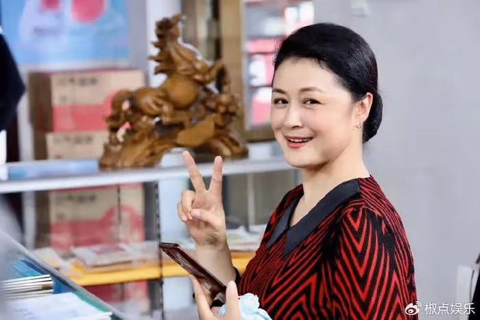 無兒無女的「謝大腳」,去世2年後,丈夫張學松的選擇令人淚目