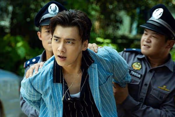 娛樂圈再爆大瓜,一線男神演員私生活混亂,專找外國女人發生關係