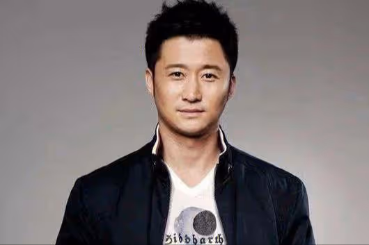 娛樂圈再爆大瓜,一線男神演員私生活混亂,專找外國女人發生關係