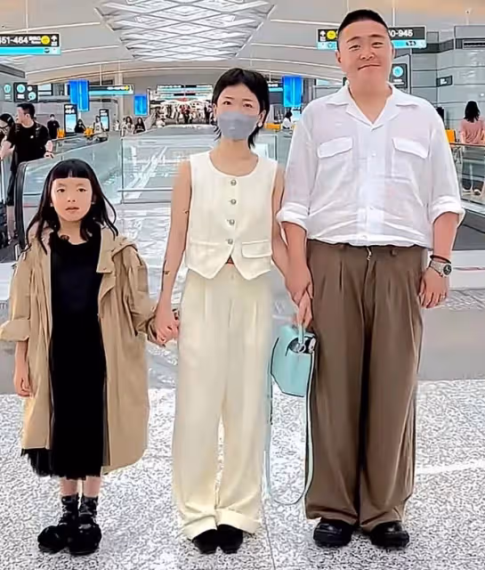 郝劭文泰國度蜜月!妻子腹部平坦破生二胎傳聞,8歲繼女也同行