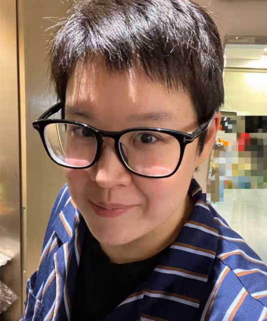 萬梓良前妻為學霸女兒慶生!愛女打扮像男孩,是內地6家餐廳老闆