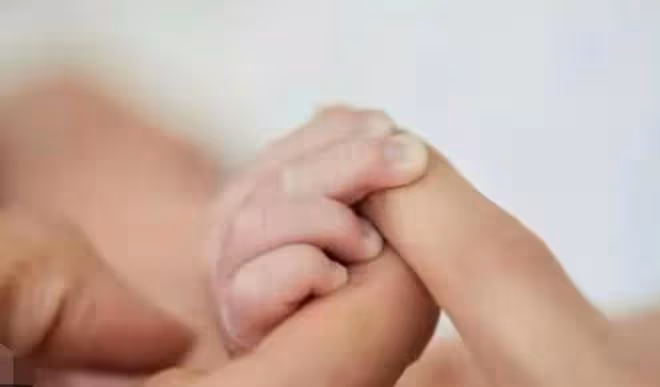 48歲林志玲被疑懷二胎!近照腹部隆起孕味濃,小7歲老公屢傳家暴