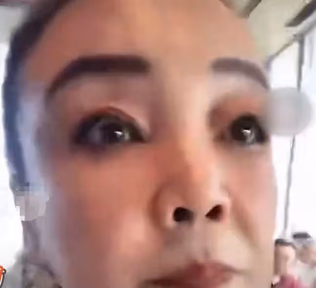 汪小菲兒女將回台北!張蘭不舍離彆強忍淚水,不停撫摸孩子頭髮