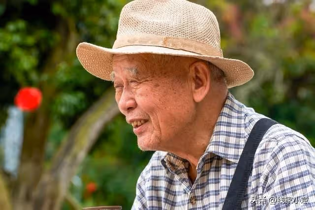 我給岳父養老八年,老家拆遷的消息傳來後,小舅子隔天就來搶人