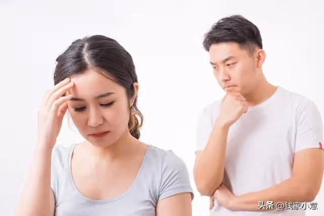 我跟老伴自駕游半年,回來後發現家被搬空了,房子住著親家兩口子