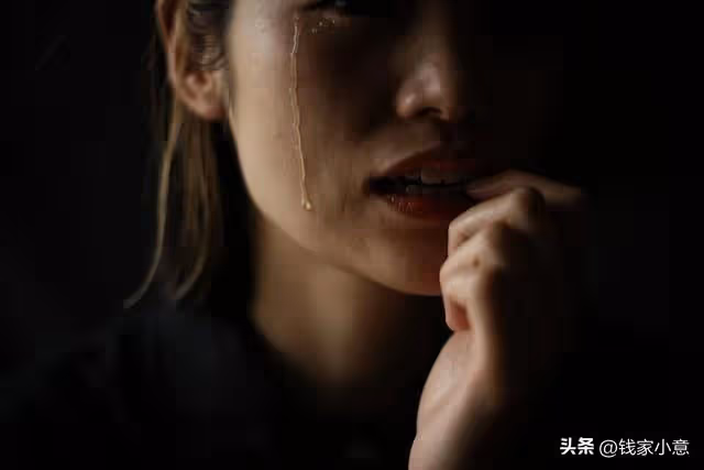 外派三年回國後,晚上抱著妻子情難自禁,卻發現了她身上的大秘密